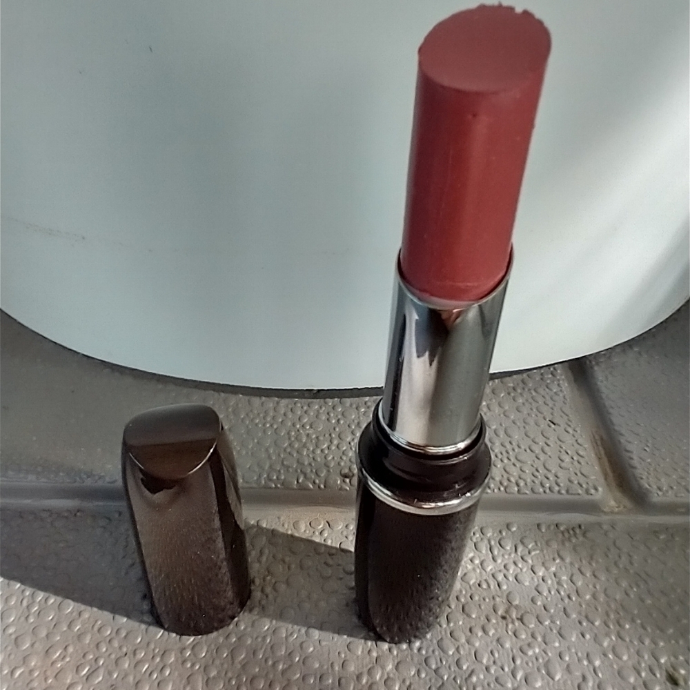 Volume xl seduction plumping lip color 140 petal a